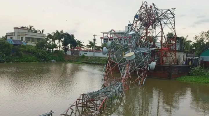 ব্রাহ্মণবাড়িয়ায় কালবৈশাখীর তাণ্ডবে ভেঙে পড়েছে মোবাইল টাওয়ার